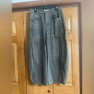 We The Free Good Luck Mid-Rise Barrel Jeans size 29 regular, in Archive Grey.